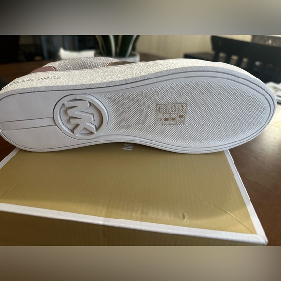 BRAND NEW W/ BOX Michael Kors Women's Pink Glitter Sneakers - Picture 5 of 6